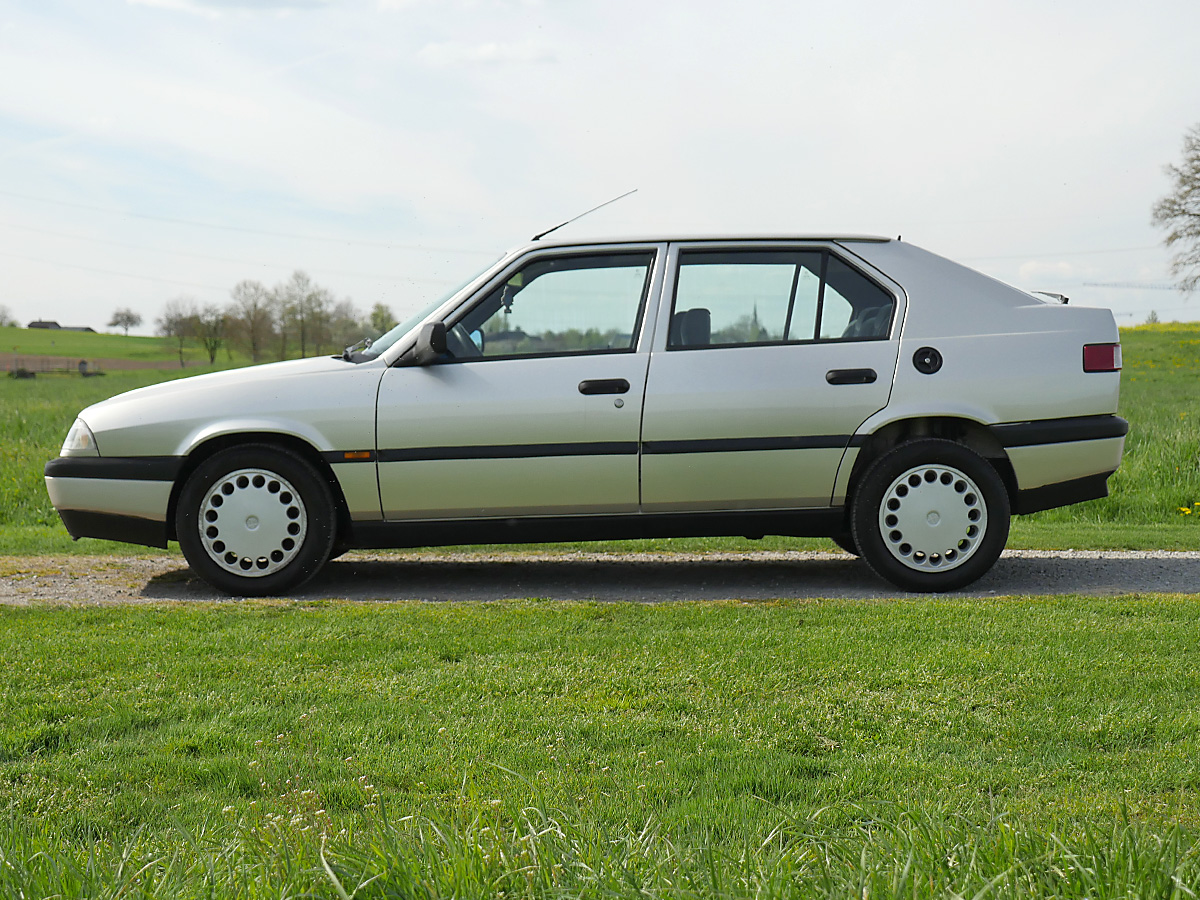 Alfa Romeo 33 1.7 i.e. elegant silber 1991