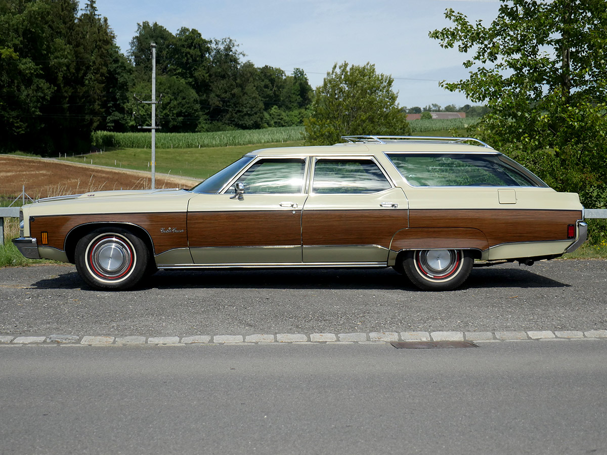 Oldsmobile Custom Cruiser V8 455 beige 1972