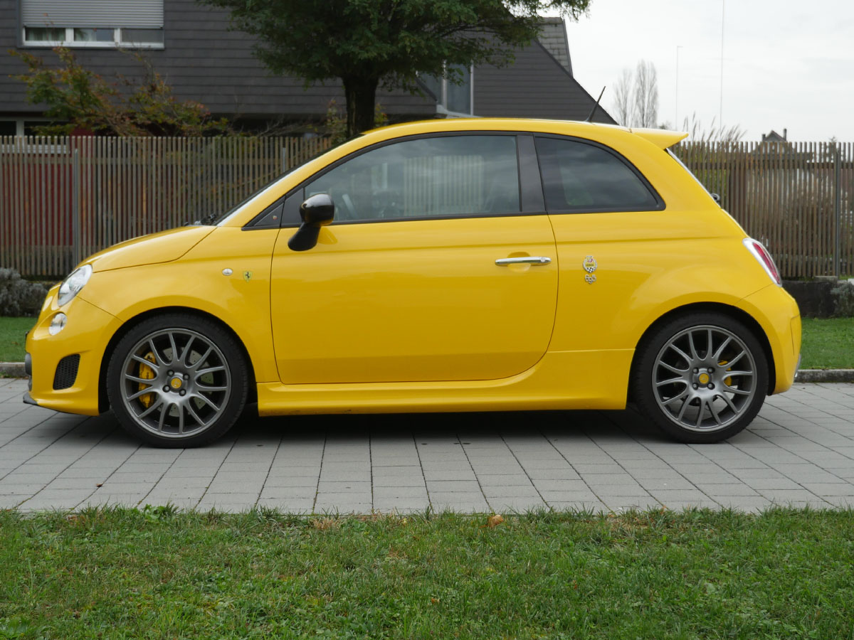 Fiat 500 Abarth 695 Tributo Ferrari giallo modena 2012