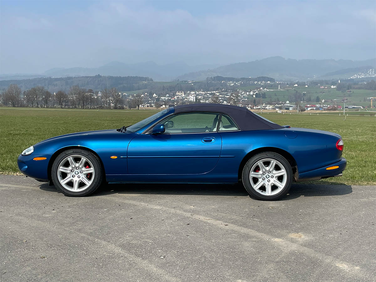 Jaguar XK8 Cabriolet dunkelblau 1997