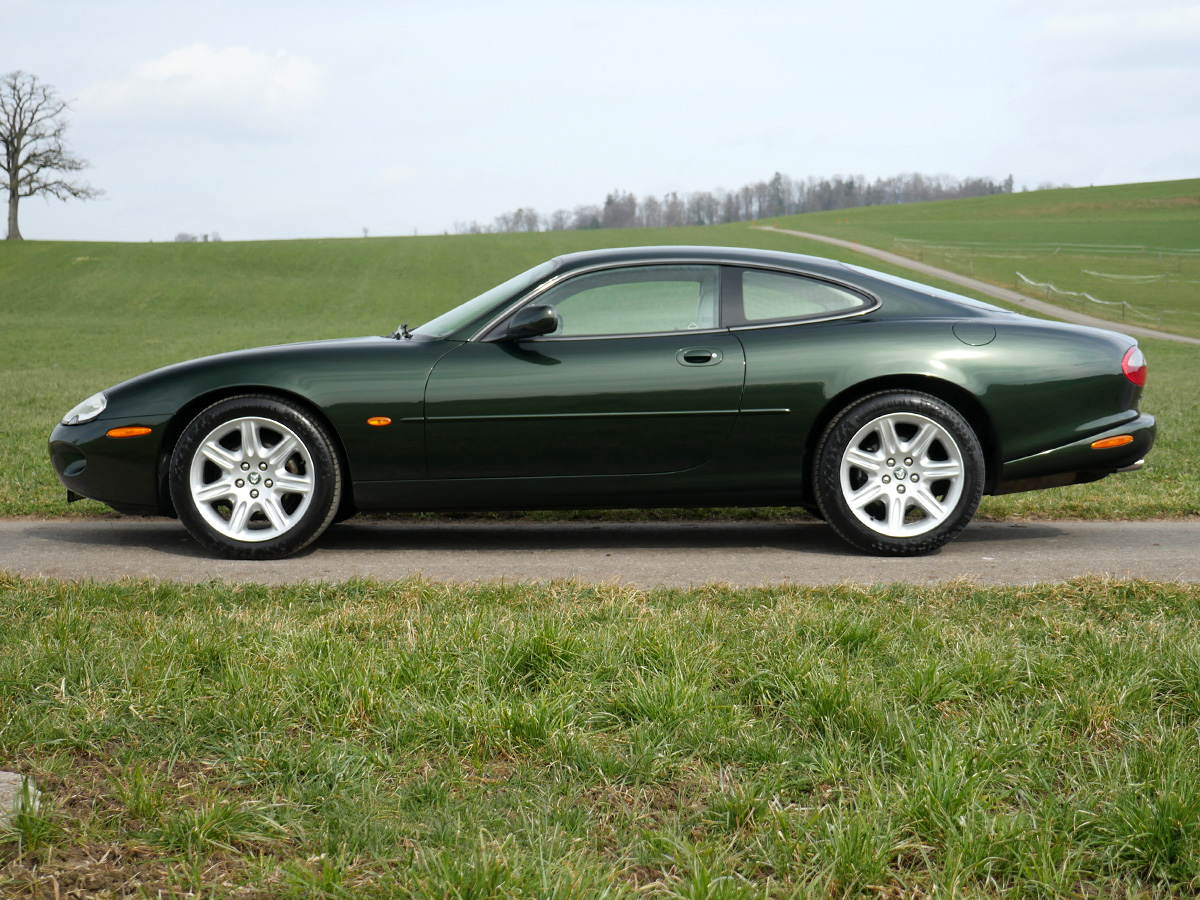 Jaguar XK8 Coupé dunkelgrün beige 1998