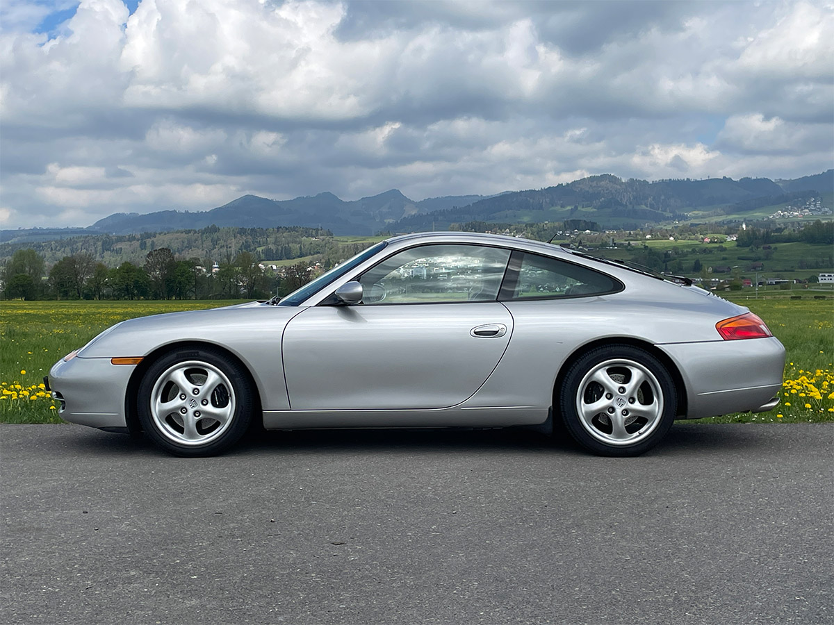 Porsche 911 Carrera 2 manual silber 1998