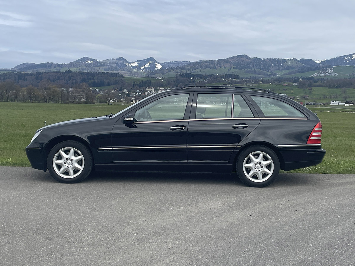 Mercedes Benz 240 T Kombi 4-Matic schwarz 2003