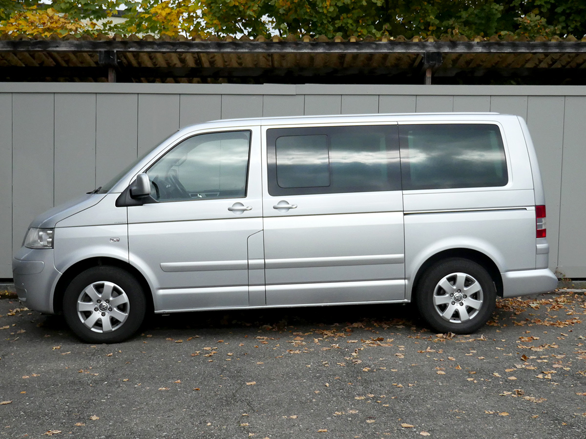 VW Bus T5 Multivan silber 2003
