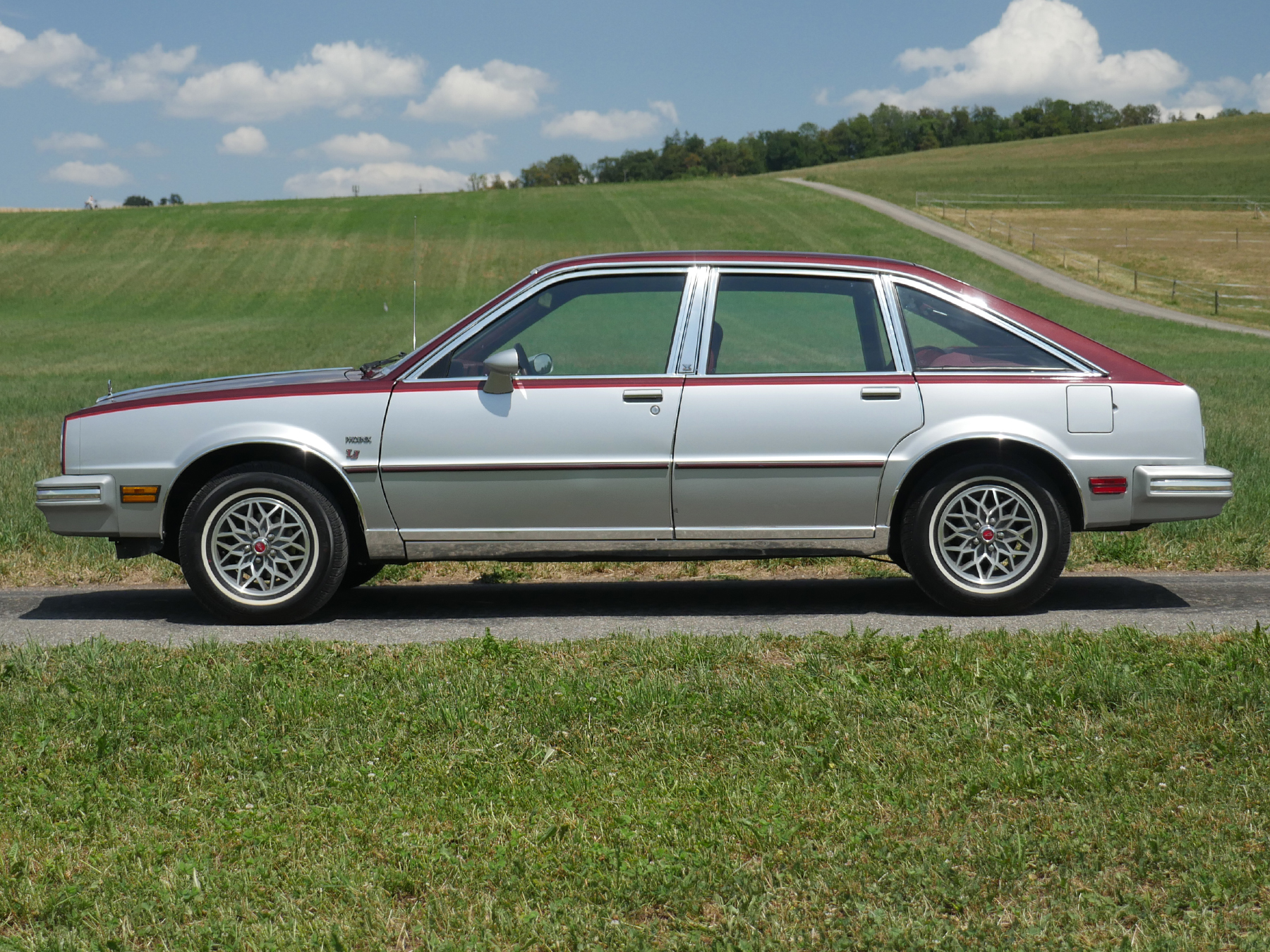 Pontiac Phoenix V6 2.8 silber-bordeaux 1982