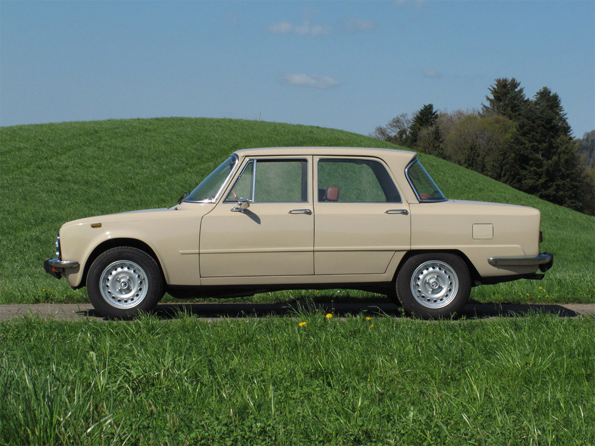 alfa romeo giulia nuova super 1600 beige 1975 02 0000 IMG 1
