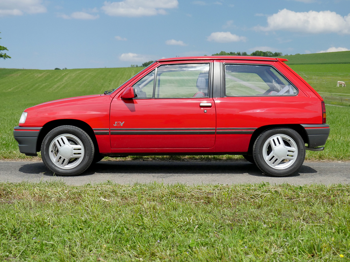 opel corsa joy 1-2i rot 1992 0000 1