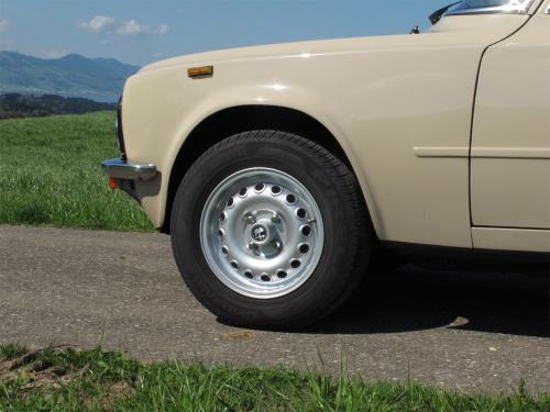 alfa romeo giulia nuova super 1600 beige 1975 02 0009 IMG 10