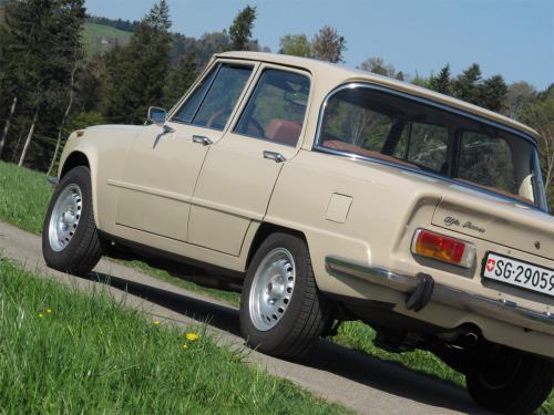 alfa romeo giulia nuova super 1600 beige 1975 02 0010 IMG 11