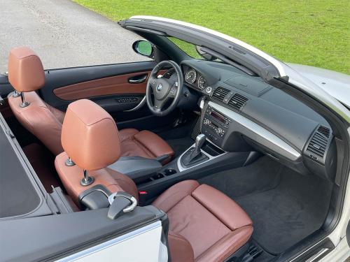 bmw 125i cabrio steptronic weiss 2008 0010 IMG 11