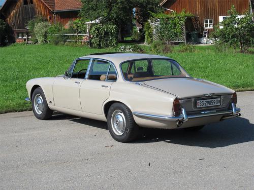 jaguar xj6 2-8 serie 1 beige 1971 1200x900 0002 3