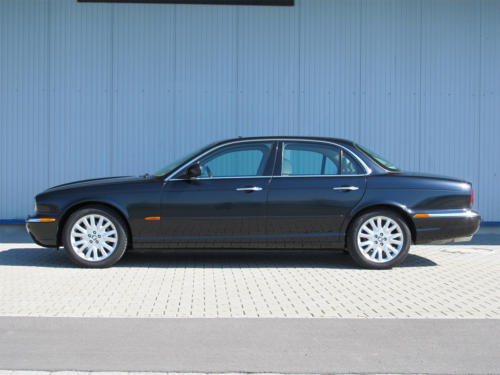 jaguar xj8 4-2 schwarz 2003 1200x900 0000 1