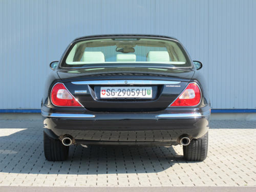 jaguar xj8 4-2 schwarz 2003 1200x900 0005 6