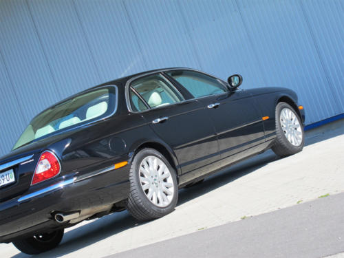 jaguar xj8 4-2 schwarz 2003 1200x900 0006 7