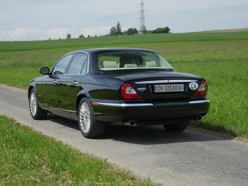 jaguar xj8 sovereign 4-2 v8 schwarz 2005 0009 10
