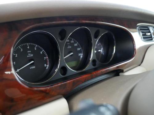 jaguar xj8 sovereign 4-2 v8 schwarz 2005 0012 13