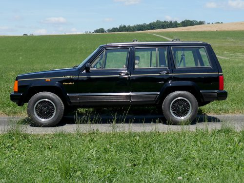 jeep cherokee 4-0 high output schwarz 1993 0000 1