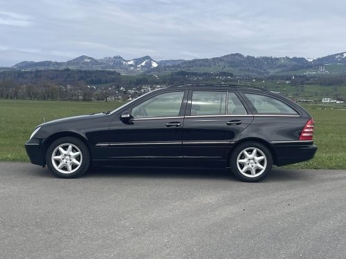 mercedes benz 240 t kombi 4-matic schwarz 2003 0000 IMG 1