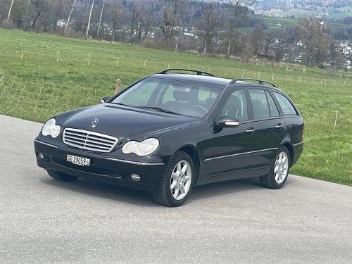 mercedes benz 240 t kombi 4-matic schwarz 2003 0001 IMG 2