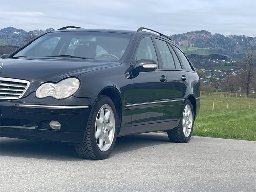 mercedes benz 240 t kombi 4-matic schwarz 2003 0004 IMG 5