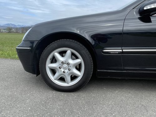 mercedes benz 240 t kombi 4-matic schwarz 2003 0008 IMG 9