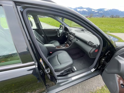 mercedes benz 240 t kombi 4-matic schwarz 2003 0010 IMG 11