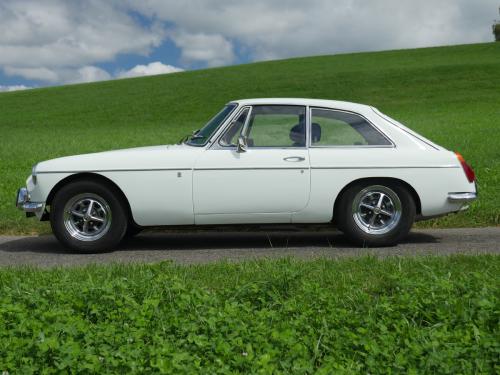 mg b gt coupe overdrive weiss 1974 0000 1