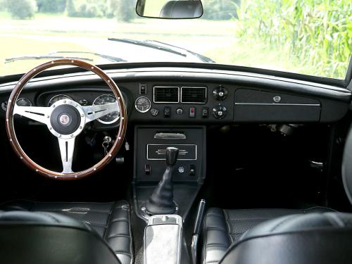mg b gt coupe overdrive weiss 1974 0017 18