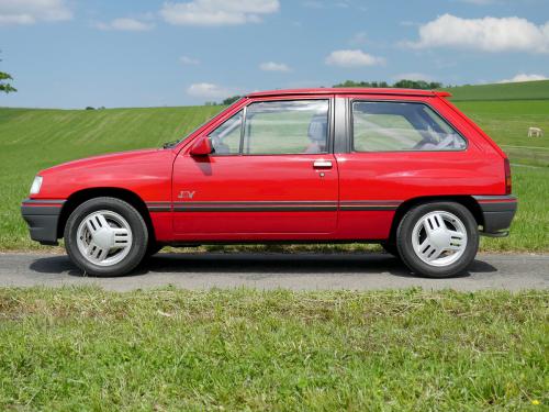 opel corsa joy 1-2i rot 1992 0000 1