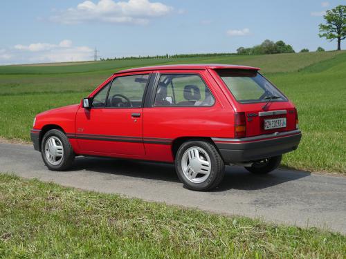 opel corsa joy 1-2i rot 1992 0007 8