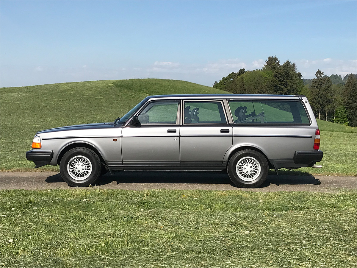 volvo 240 classic kombi dunkelgrau 5-gang 1992 1200x900 0000 1